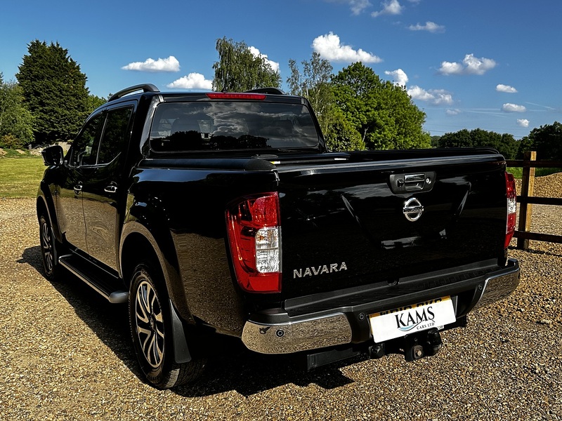 Nissan 2.3 dCi Tekna Pickup Double Cab 4dr Diesel Auto 4WD Euro 6 (190 ps)