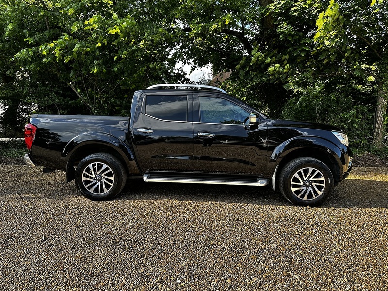 Nissan 2.3 dCi Tekna Pickup Double Cab 4dr Diesel Auto 4WD Euro 6 (190 ps)