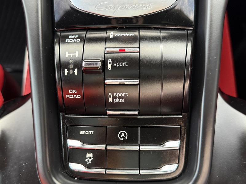 Porsche 4.2 TD V8 S SUV 5dr Diesel TiptronicS 4WD Euro 5 (s/s) (385 ps)