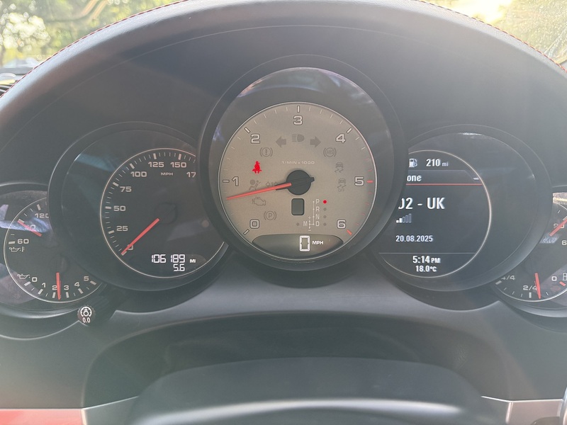 Porsche 4.2 TD V8 S SUV 5dr Diesel TiptronicS 4WD Euro 5 (s/s) (385 ps)