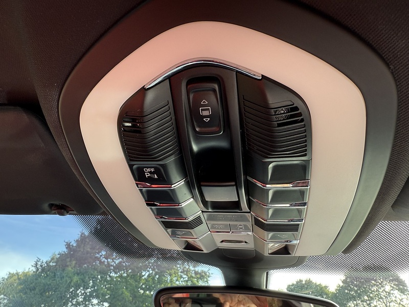Porsche 4.2 TD V8 S SUV 5dr Diesel TiptronicS 4WD Euro 5 (s/s) (385 ps)