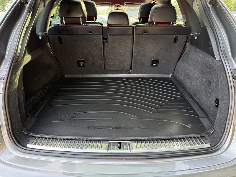 Porsche 4.2 TD V8 S SUV 5dr Diesel TiptronicS 4WD Euro 5 (s/s) (385 ps)
