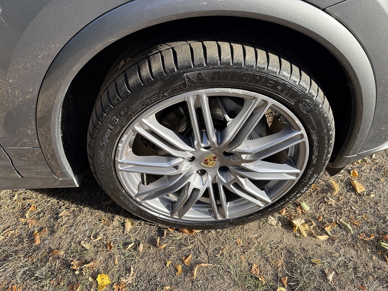 Porsche 4.2 TD V8 S SUV 5dr Diesel TiptronicS 4WD Euro 5 (s/s) (385 ps)