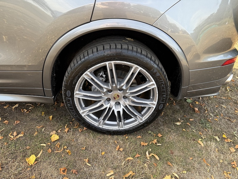Porsche 4.2 TD V8 S SUV 5dr Diesel TiptronicS 4WD Euro 5 (s/s) (385 ps)