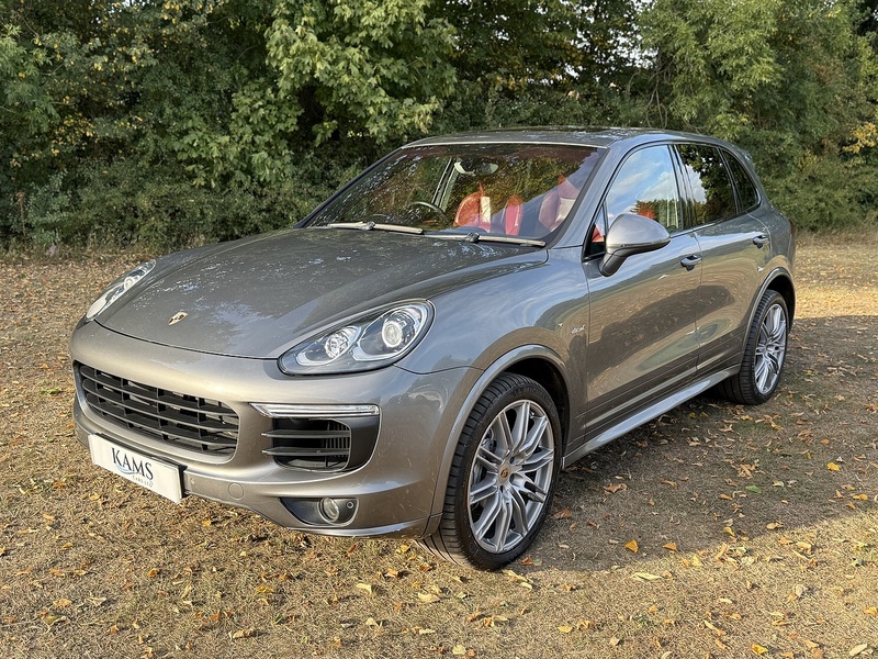 Porsche 4.2 TD V8 S SUV 5dr Diesel TiptronicS 4WD Euro 5 (s/s) (385 ps)