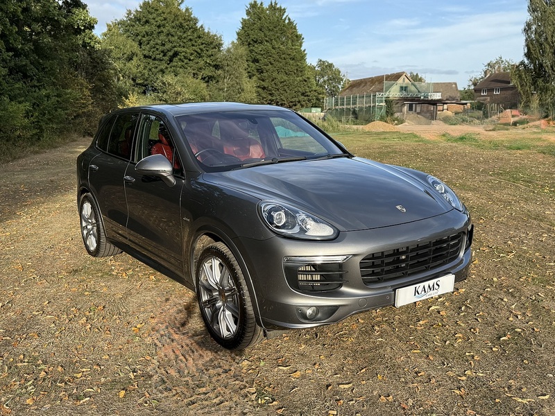Porsche 4.2 TD V8 S SUV 5dr Diesel TiptronicS 4WD Euro 5 (s/s) (385 ps)