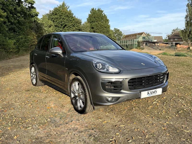 Porsche 4.2 TD V8 S SUV 5dr Diesel TiptronicS 4WD Euro 5 (s/s) (385 ps)