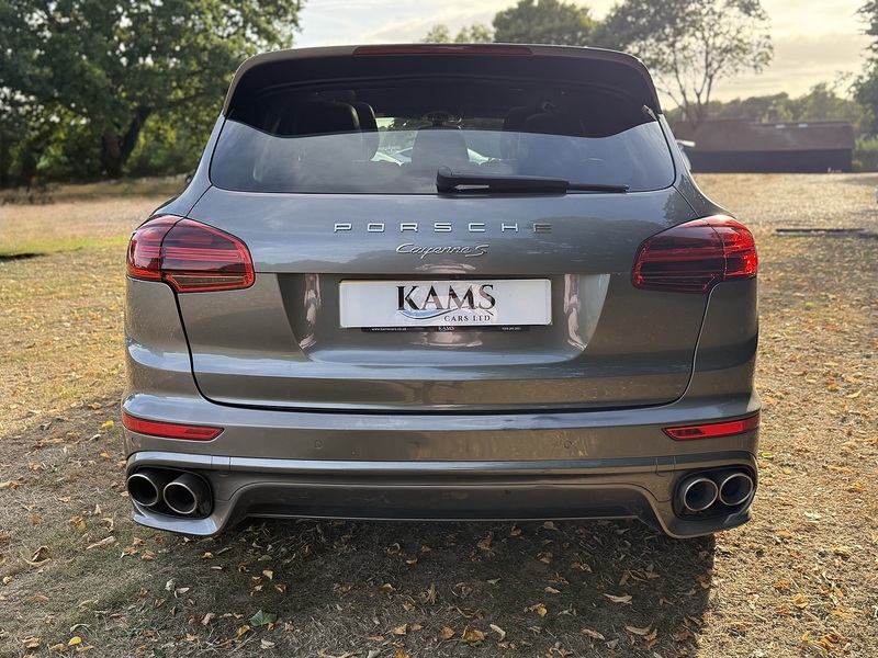 Porsche 4.2 TD V8 S SUV 5dr Diesel TiptronicS 4WD Euro 5 (s/s) (385 ps)