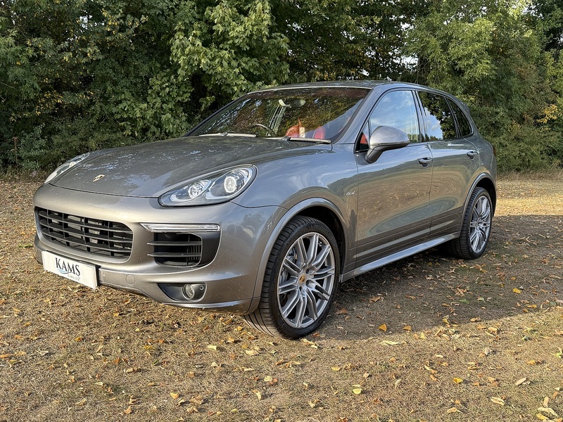 Porsche 4.2 TD V8 S SUV 5dr Diesel TiptronicS 4WD Euro 5 (s/s) (385 ps)