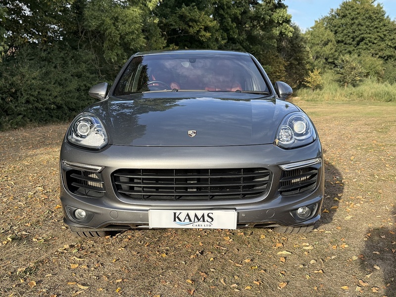 Porsche 4.2 TD V8 S SUV 5dr Diesel TiptronicS 4WD Euro 5 (s/s) (385 ps)
