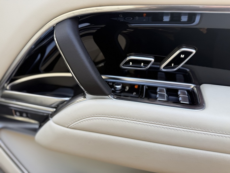 Land Rover 4.4 P530 V8 Autobiography SUV 5dr Petrol Auto 4WD Euro 6 (s/s) (530 ps)