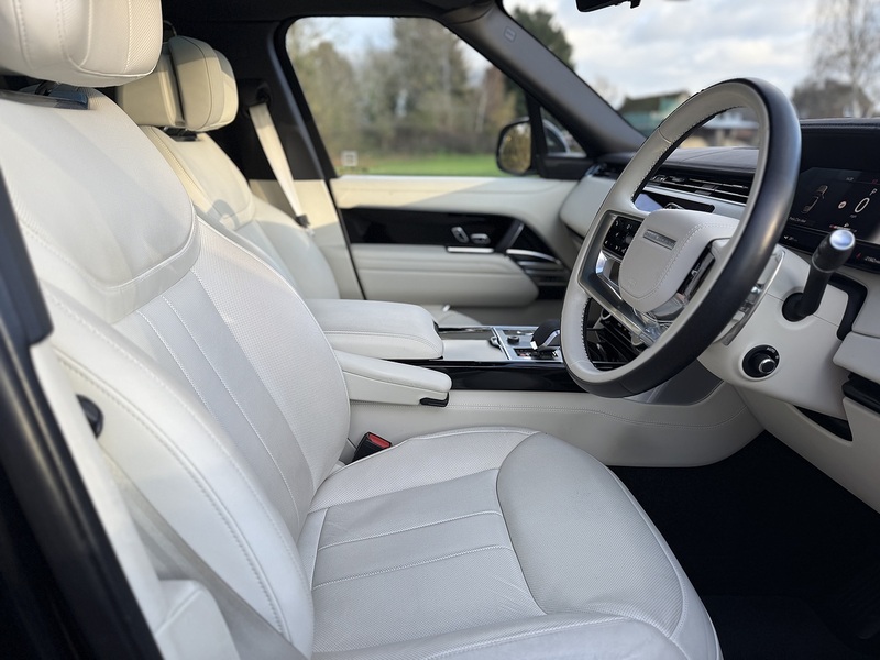 Land Rover 4.4 P530 V8 Autobiography SUV 5dr Petrol Auto 4WD Euro 6 (s/s) (530 ps)