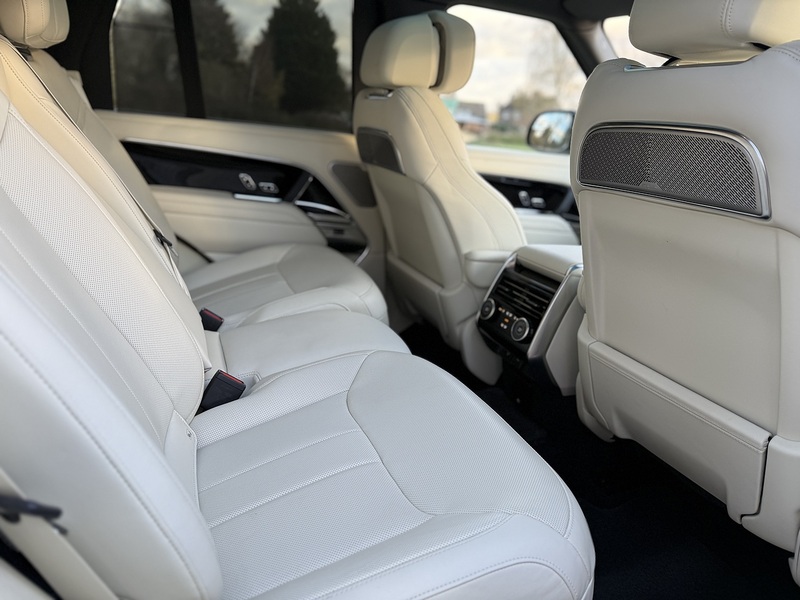 Land Rover 4.4 P530 V8 Autobiography SUV 5dr Petrol Auto 4WD Euro 6 (s/s) (530 ps)