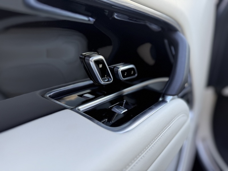 Land Rover 4.4 P530 V8 Autobiography SUV 5dr Petrol Auto 4WD Euro 6 (s/s) (530 ps)