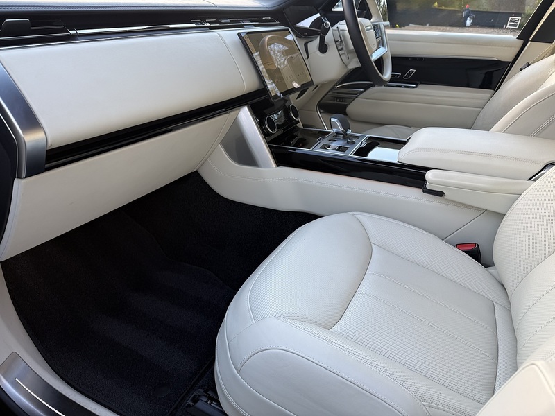 Land Rover 4.4 P530 V8 Autobiography SUV 5dr Petrol Auto 4WD Euro 6 (s/s) (530 ps)