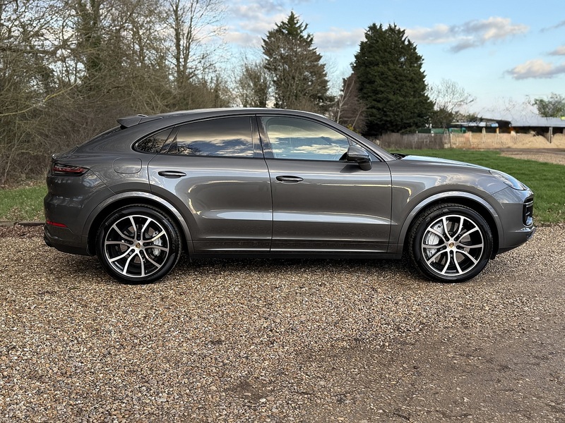 Porsche 4.0T V8 Turbo Coupe 5dr Petrol TiptronicS 4WD Euro 6 (s/s) (550 ps)