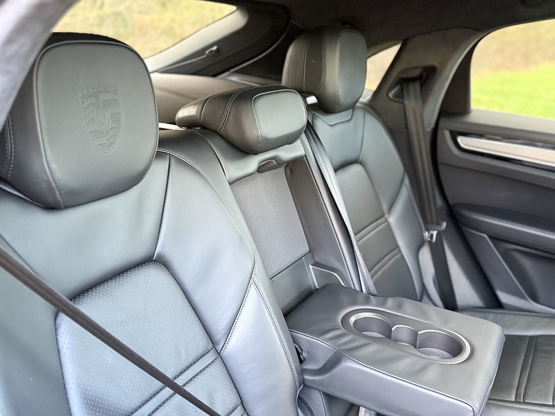 Porsche 4.0T V8 Turbo Coupe 5dr Petrol TiptronicS 4WD Euro 6 (s/s) (550 ps)