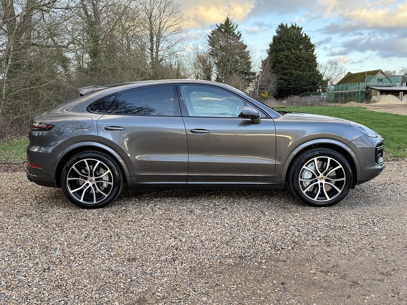 Porsche 4.0T V8 Turbo Coupe 5dr Petrol TiptronicS 4WD Euro 6 (s/s) (550 ps)