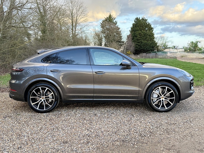 Porsche 4.0T V8 Turbo Coupe 5dr Petrol TiptronicS 4WD Euro 6 (s/s) (550 ps)