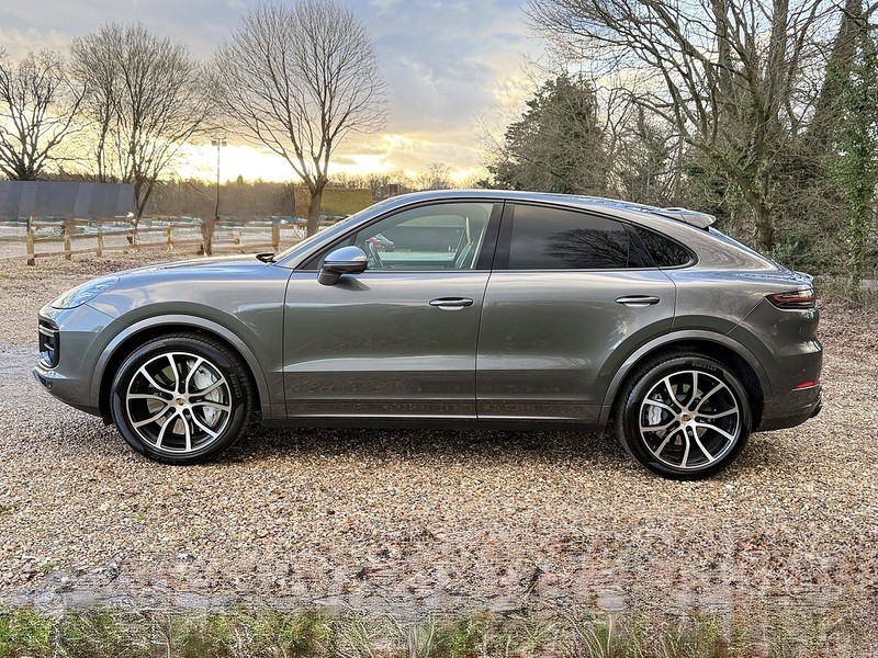 Porsche 4.0T V8 Turbo Coupe 5dr Petrol TiptronicS 4WD Euro 6 (s/s) (550 ps)