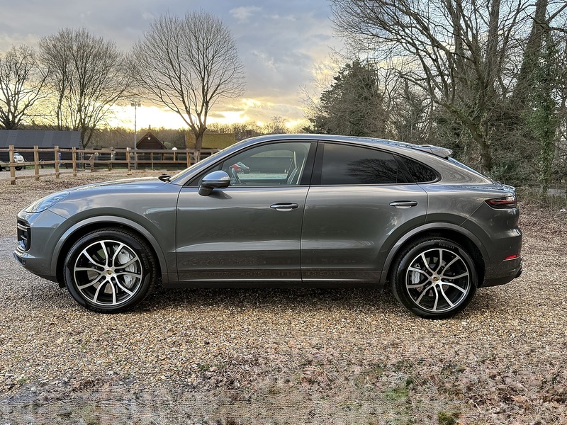 Porsche 4.0T V8 Turbo Coupe 5dr Petrol TiptronicS 4WD Euro 6 (s/s) (550 ps)