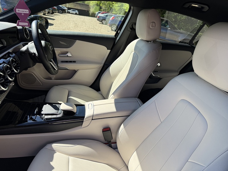 Mercedes-Benz 1.3 A180 Sport Edition (Executive) Hatchback 5dr Petrol 7G-DCT Euro 6 (s/s) (136 ps)