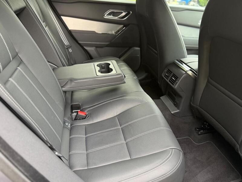 Land Rover 2.0 P250 R-Dynamic SE SUV 5dr Petrol Auto 4WD Euro 6 (s/s) (249 ps)