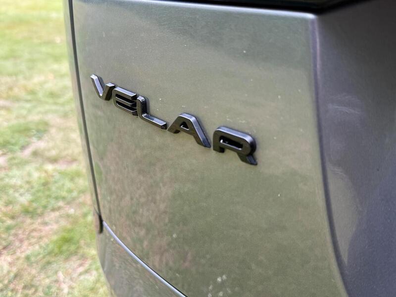 Land Rover 2.0 P250 R-Dynamic SE SUV 5dr Petrol Auto 4WD Euro 6 (s/s) (249 ps)