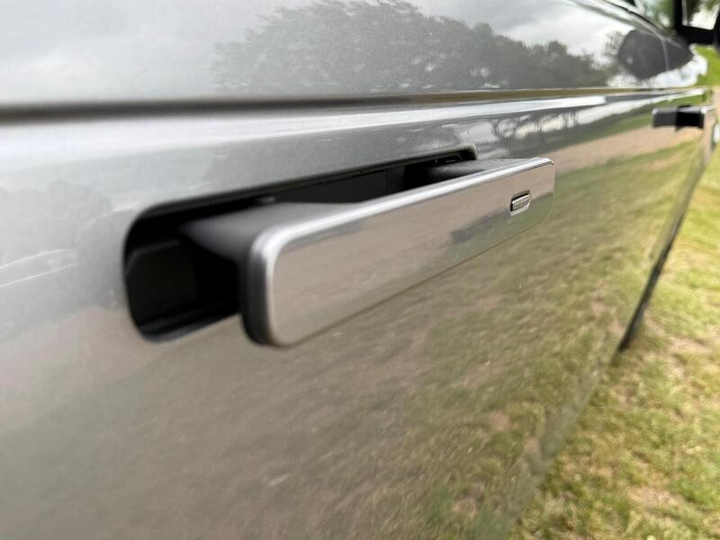 Land Rover 2.0 P250 R-Dynamic SE SUV 5dr Petrol Auto 4WD Euro 6 (s/s) (249 ps)
