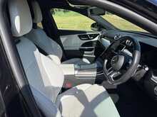 Mercedes-Benz C Class 2.0 C300e 25.4kWh AMG Line (Premium) Saloon 4dr Petrol Plug-in Hybrid G-Tronic+ Euro 6 (s/s) (313 