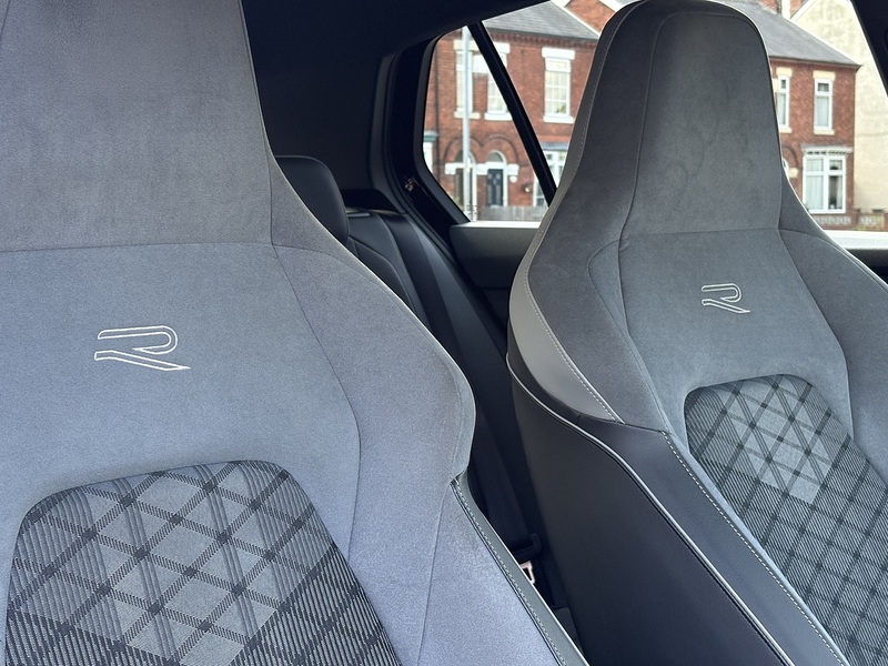 Volkswagen Golf TSI R-Line - U519