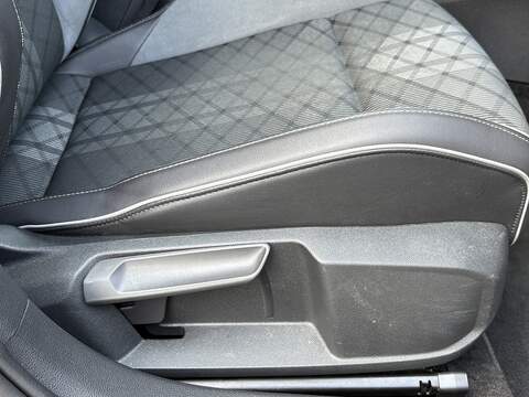 Volkswagen Golf TSI R-Line - U519