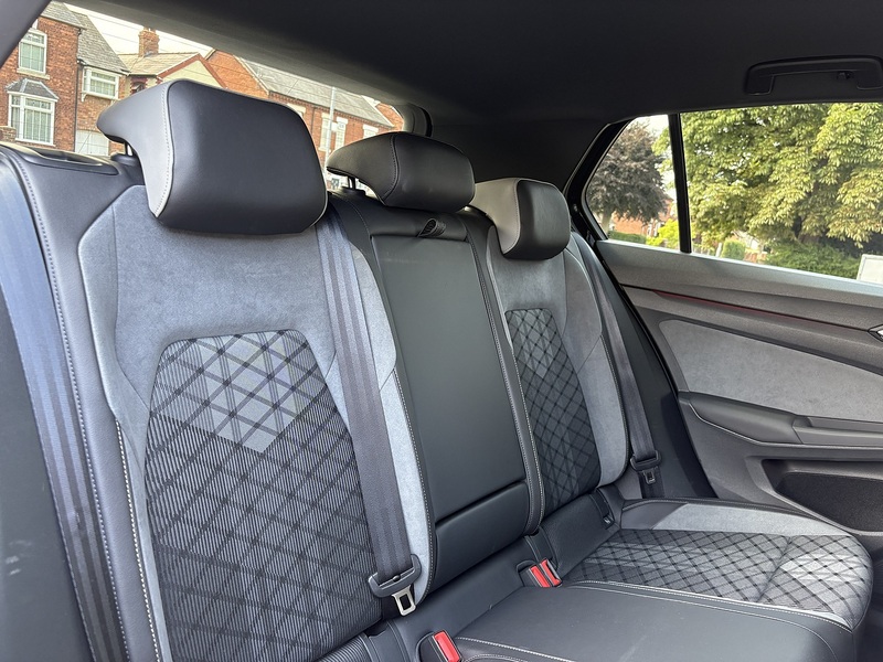 Volkswagen Golf TSI R-Line - U519