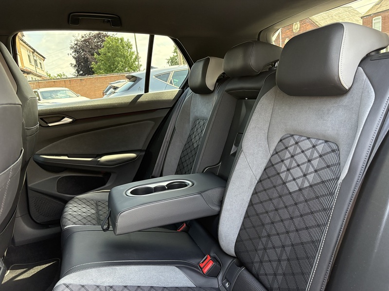 Volkswagen Golf TSI R-Line - U519