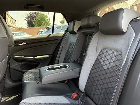 Volkswagen Golf TSI R-Line - U519