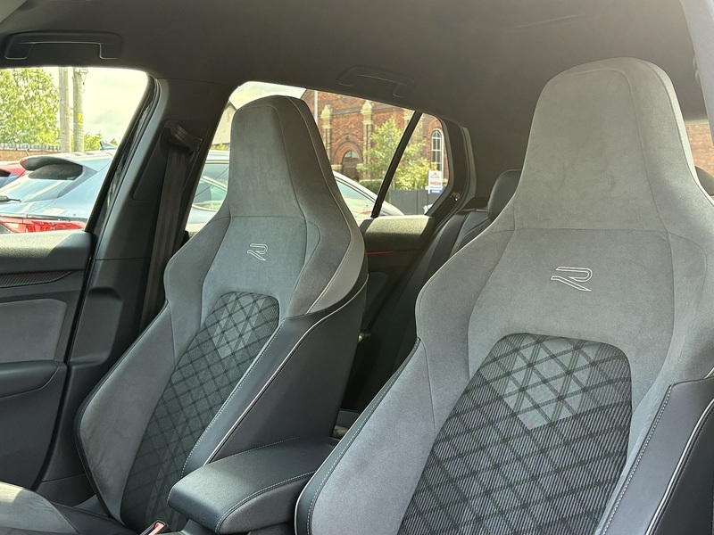 Volkswagen Golf TSI R-Line - U519