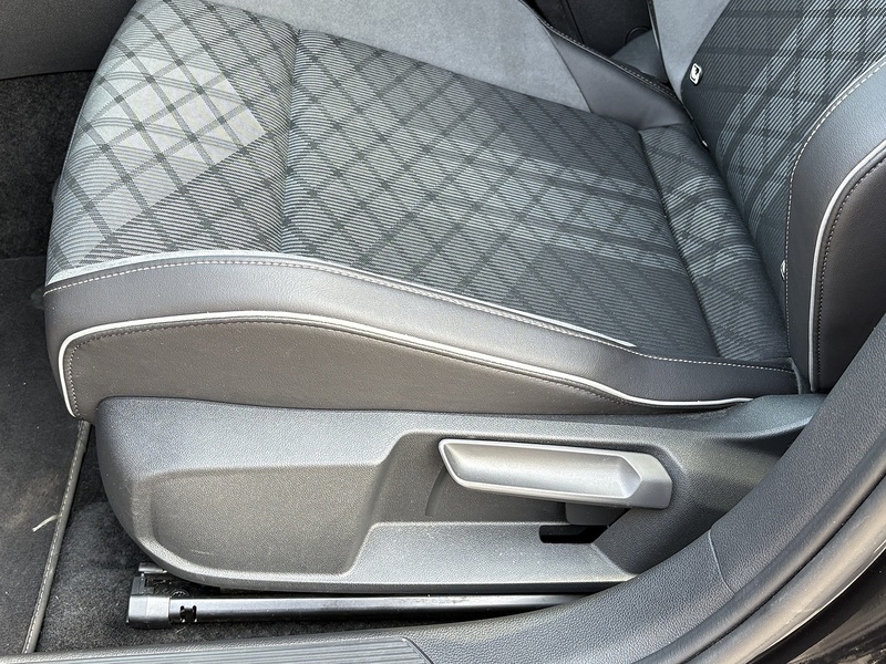 Volkswagen Golf TSI R-Line - U519