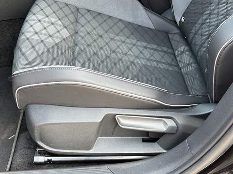 Volkswagen Golf TSI R-Line - U519