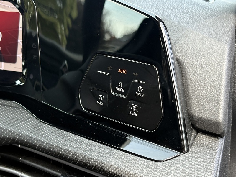 Volkswagen Golf TSI R-Line - U519