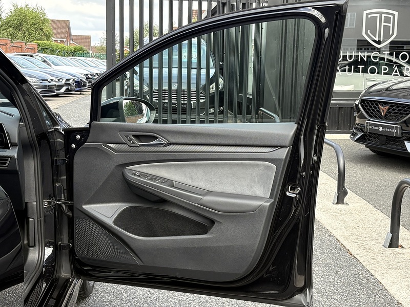 Volkswagen Golf TSI R-Line - U519