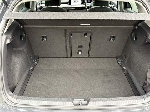 Volkswagen Golf TSI Life - U548