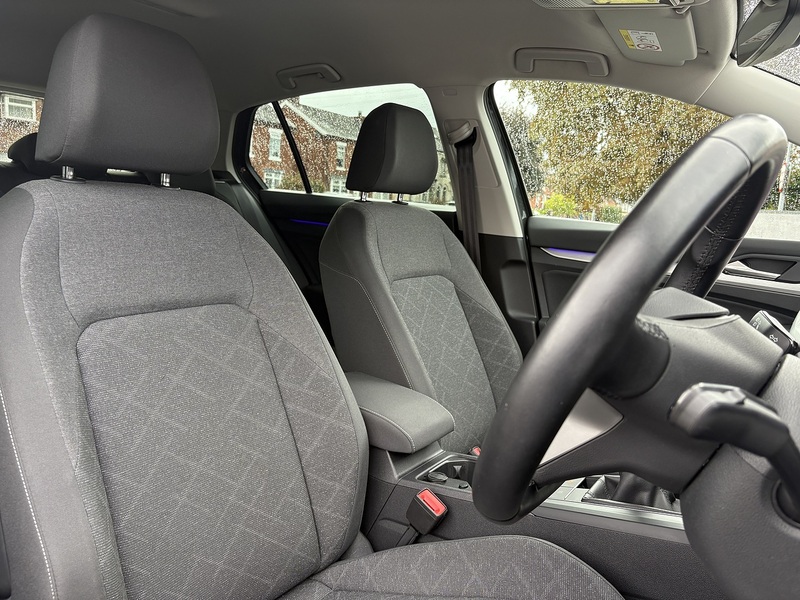 Volkswagen Golf TSI Life - U548