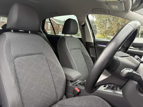 Volkswagen Golf TSI Life - U548