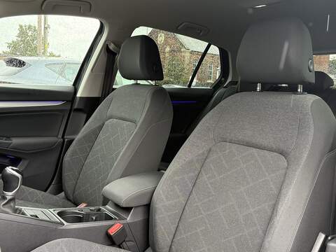 Volkswagen Golf TSI Life - U548