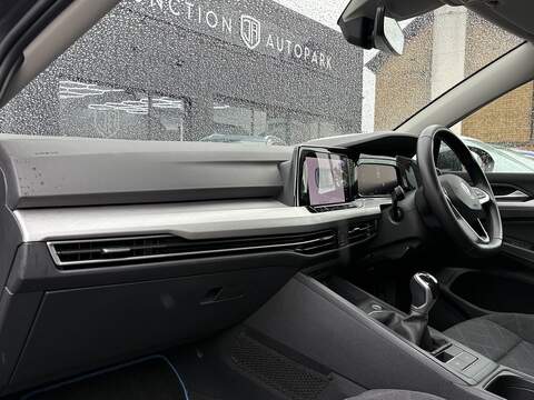 Volkswagen Golf TSI Life - U548