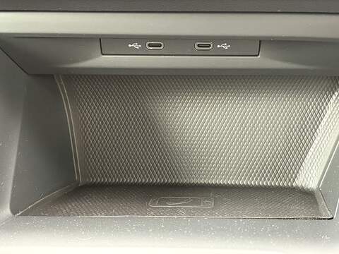 Volkswagen Golf TSI Life - U548