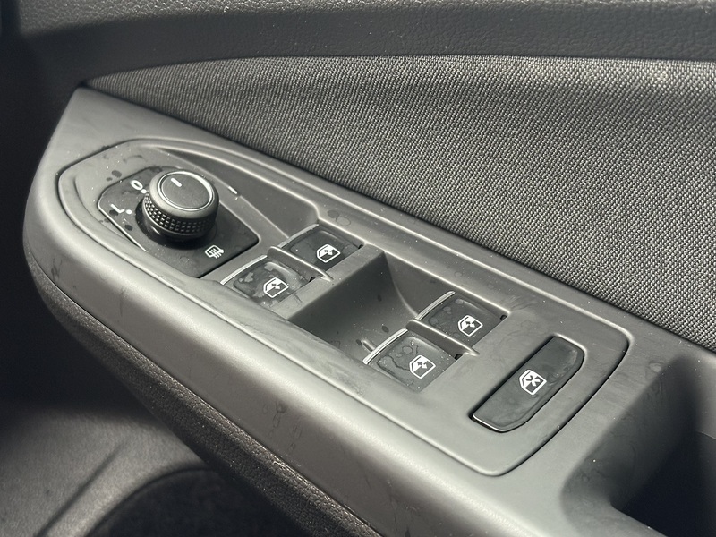 Volkswagen Golf TSI Life - U548