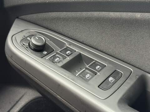 Volkswagen Golf TSI Life - U548