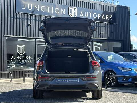 Volkswagen Golf TSI Life - U548