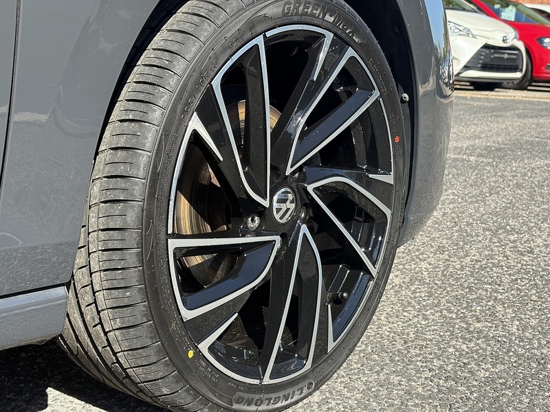 Volkswagen Golf TSI Life - U548